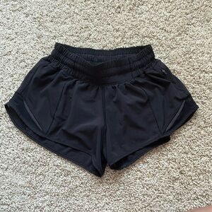 LULULEMON Hott’s hot shorts 2 in